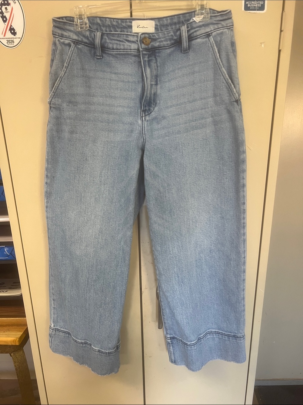 Kan can Light Wash Cropped Women’s Jeans